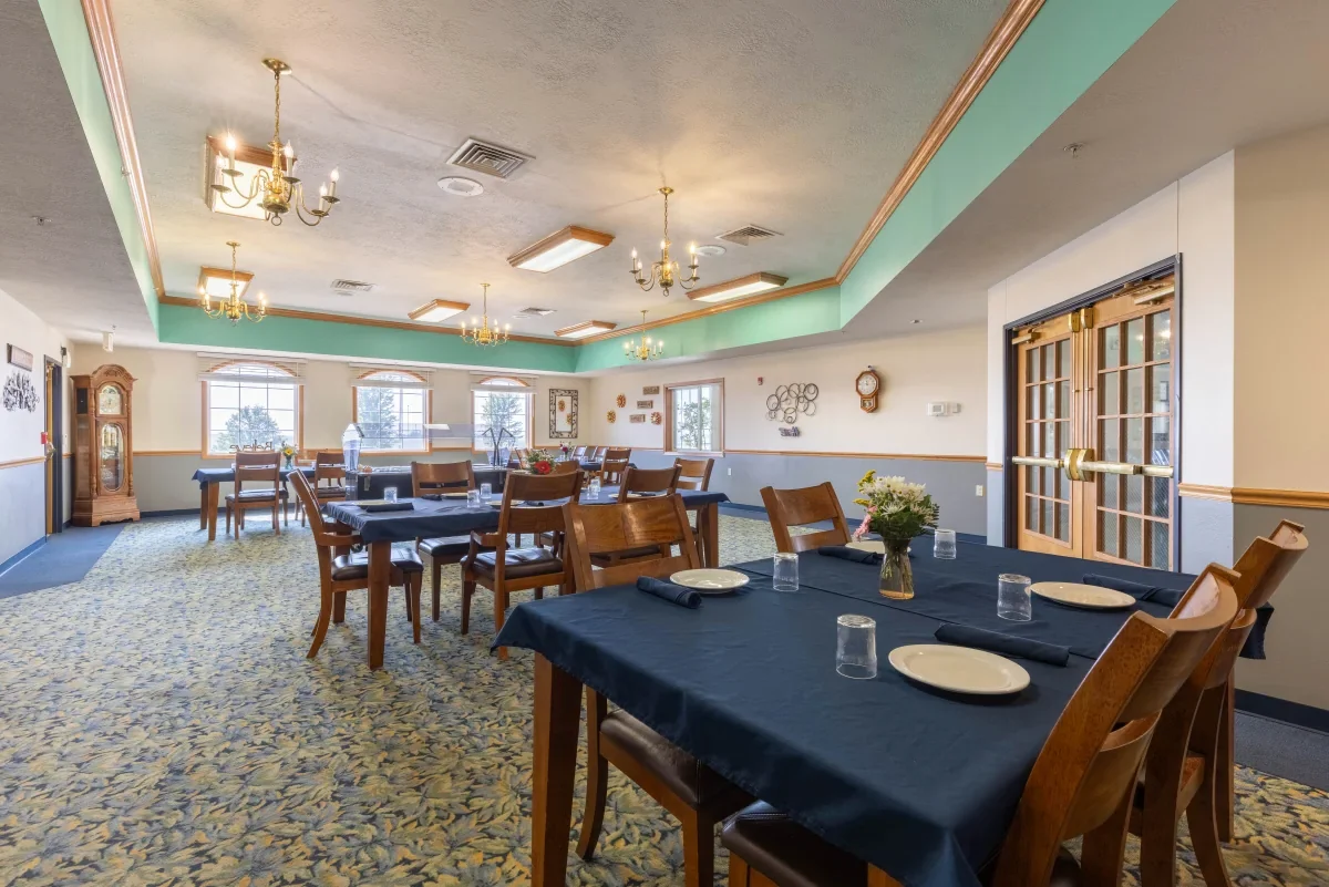 https://www.jaybirdseniorliving25.net/wp-content/uploads/2023/12/Holstein_Senior_Living_16_1200-e1703620500517.webp