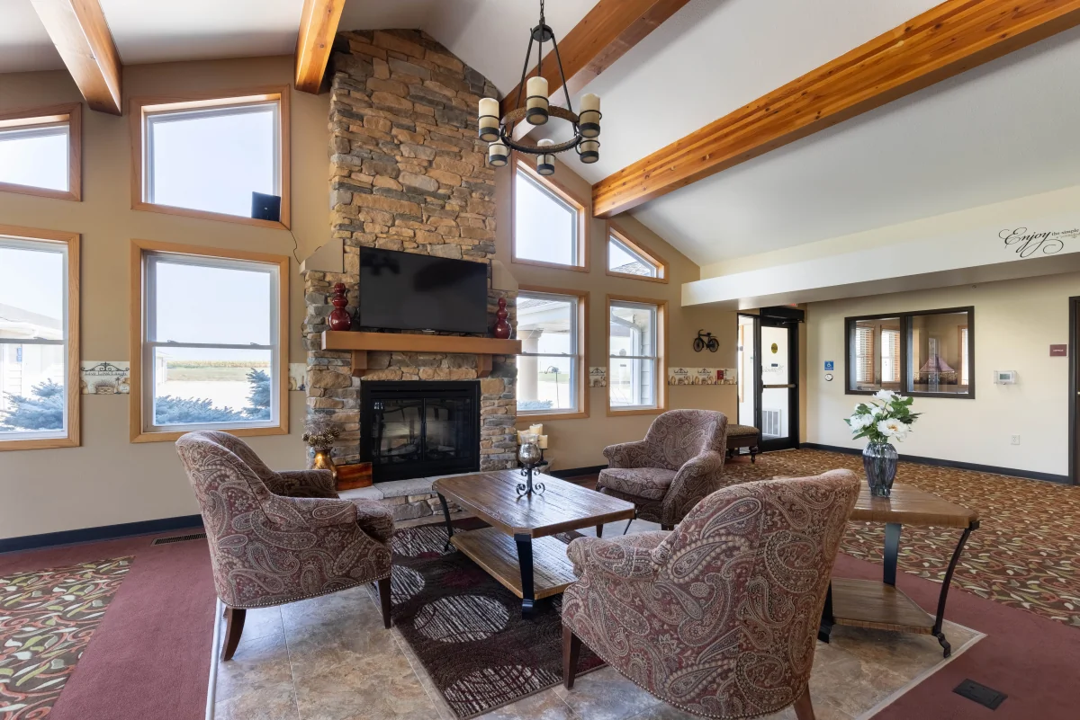 https://www.jaybirdseniorliving25.net/wp-content/uploads/2023/12/Holstein_Senior_Living_22_1200.webp