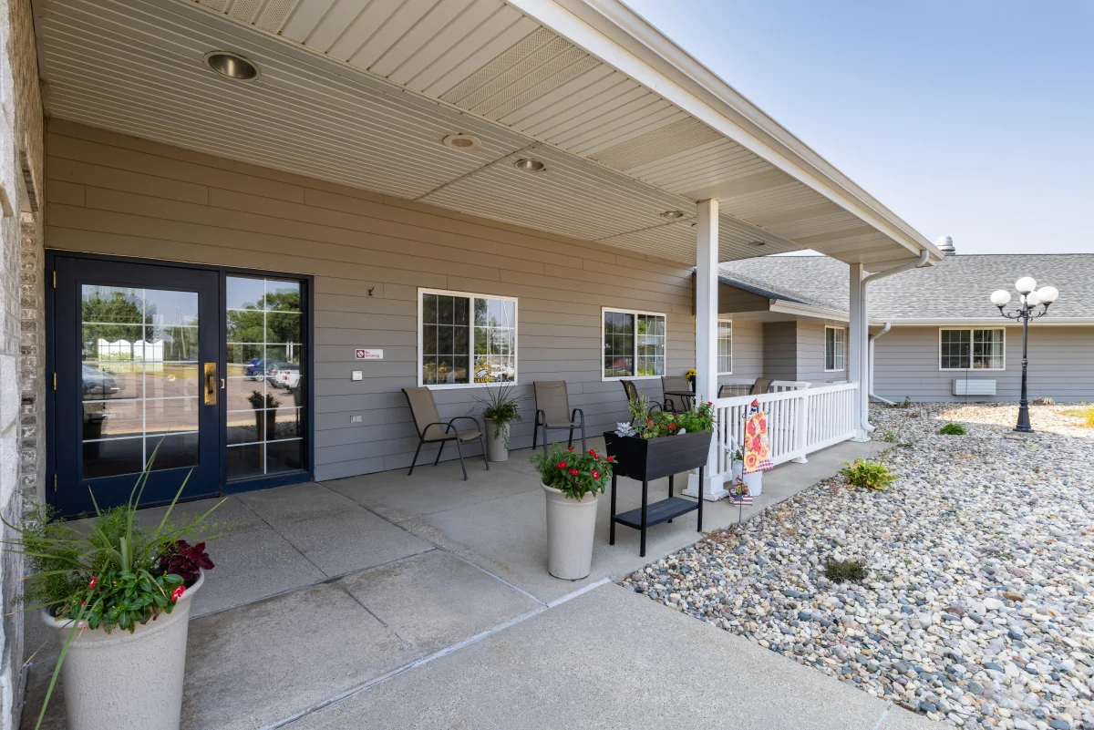 https://www.jaybirdseniorliving25.net/wp-content/uploads/2023/12/Lawton_Senior_Living_16_1200.webp