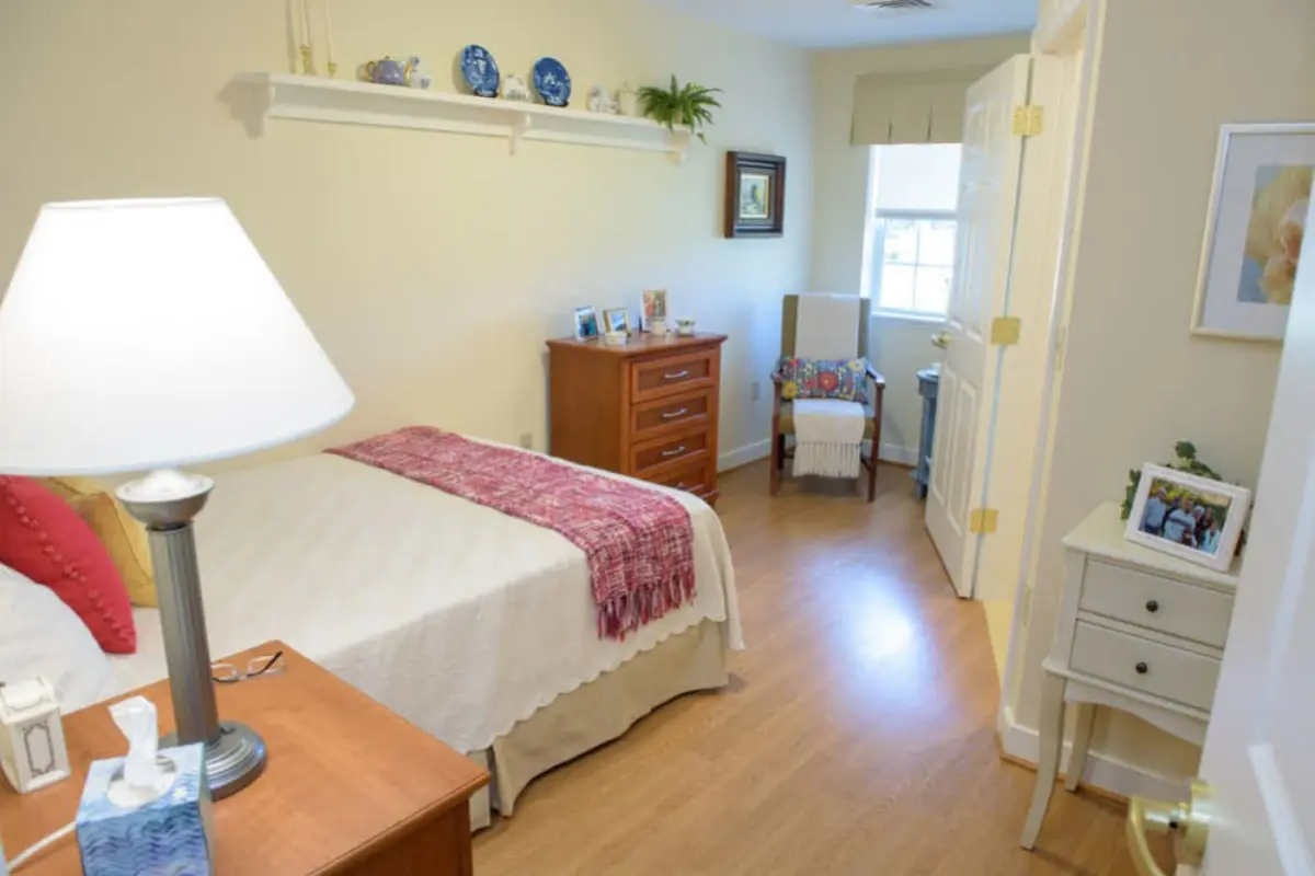 https://www.jaybirdseniorliving25.net/wp-content/uploads/2024/07/Bedroom-1.webp